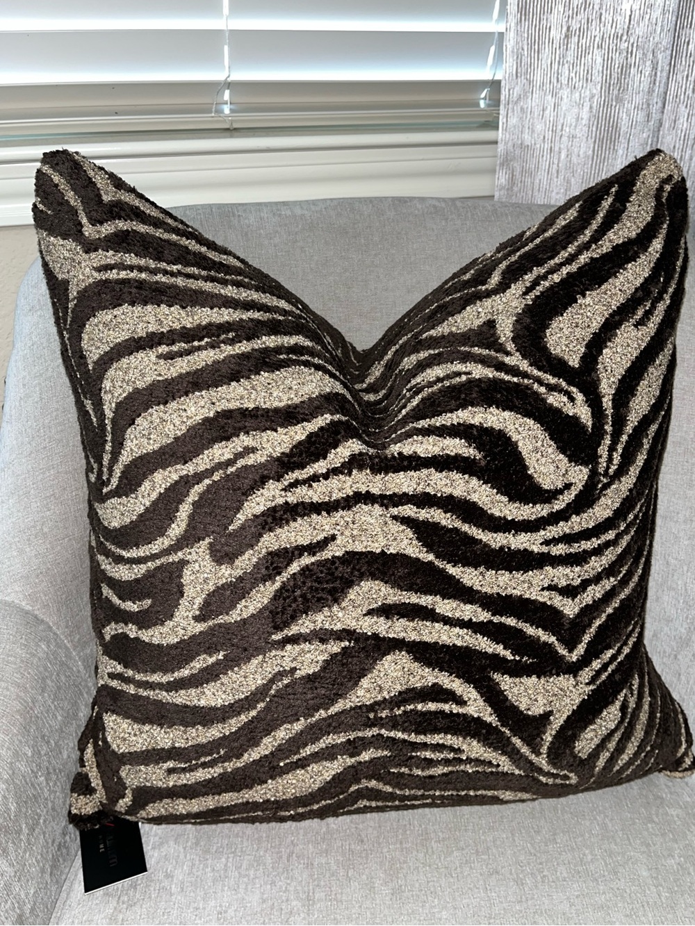1-NWT P/Kaufmann luxe Brown Ivory Zebra design decorative pillow
